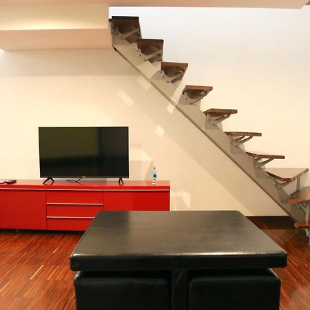 Cozy & Large Loft Famagosta Apartment Milan Bagian luar foto