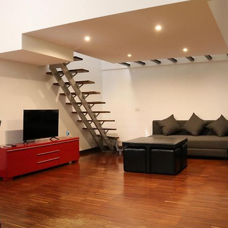 Cozy & Large Loft Famagosta Apartment Milan Bagian luar foto