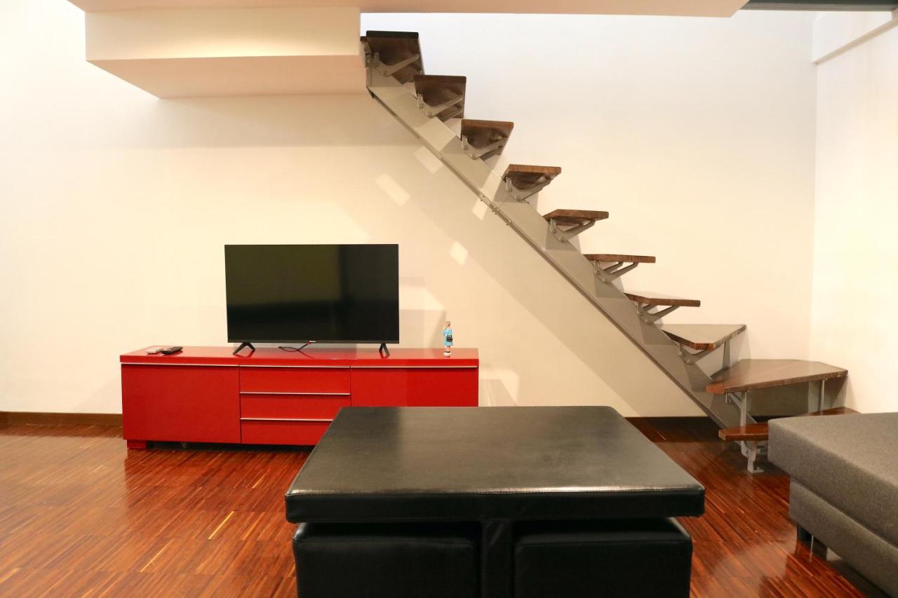 Cozy & Large Loft Famagosta Apartment Milan Bagian luar foto