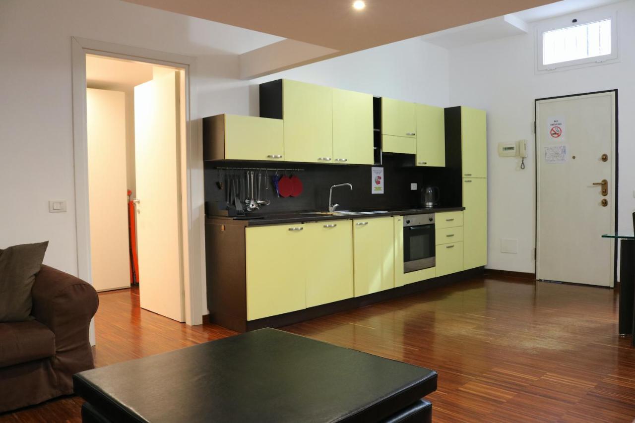 Cozy & Large Loft Famagosta Apartment Milan Bagian luar foto