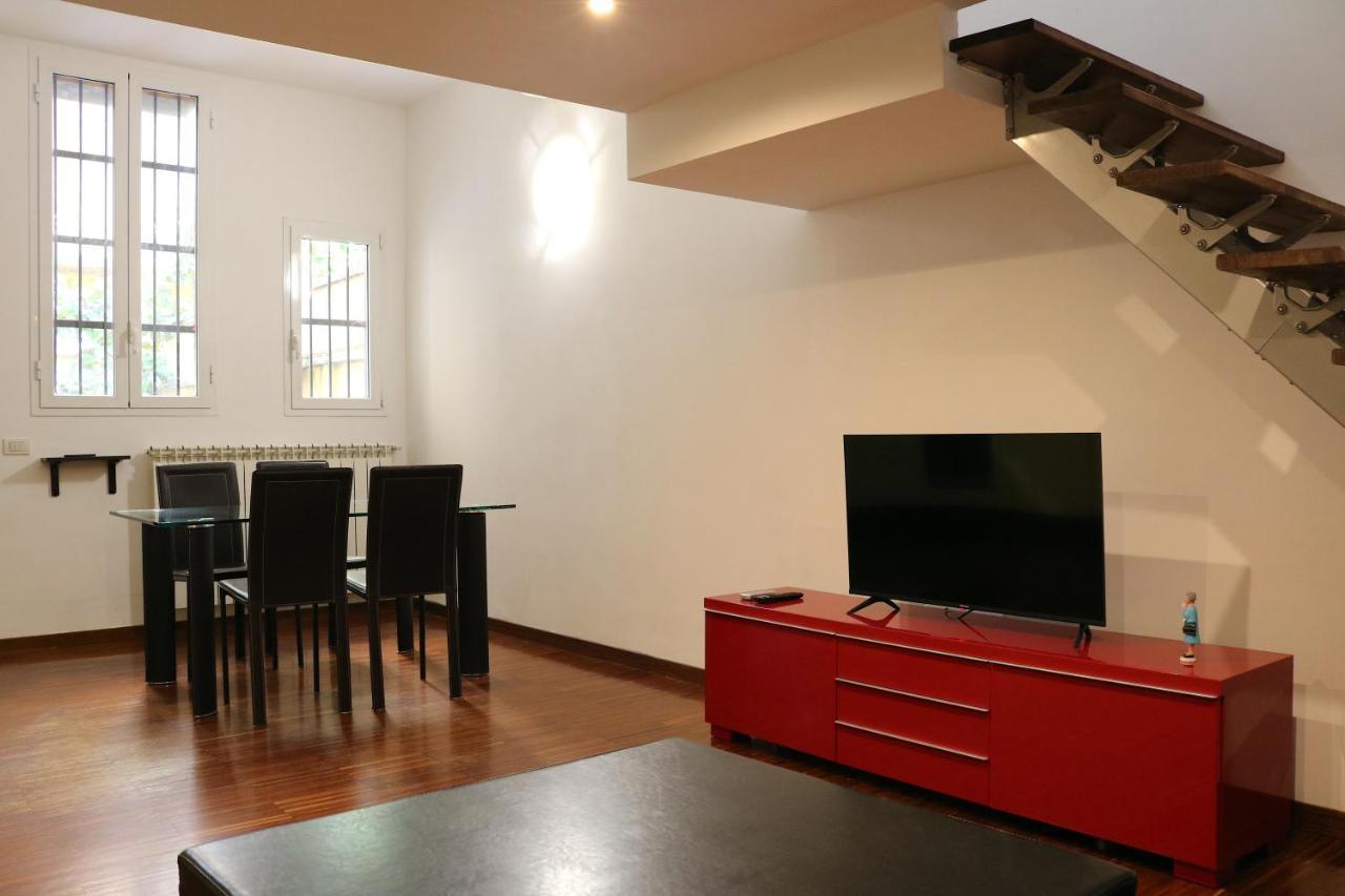 Cozy & Large Loft Famagosta Apartment Milan Bagian luar foto