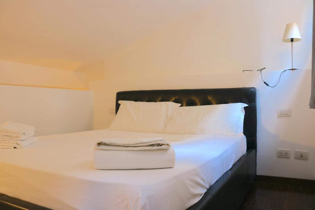 Cozy & Large Loft Famagosta Apartment Milan Bagian luar foto